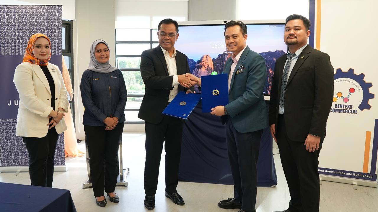 MyCEB CATALYSES GROWTH IN SARAWAK: SEALING MOC WITH CENTEXS COMMERCIAL ...